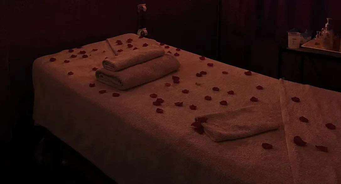 Masaj odasındaki masaj masası — Lila Spa, Avcılar misafirlerine hizmet veren salon